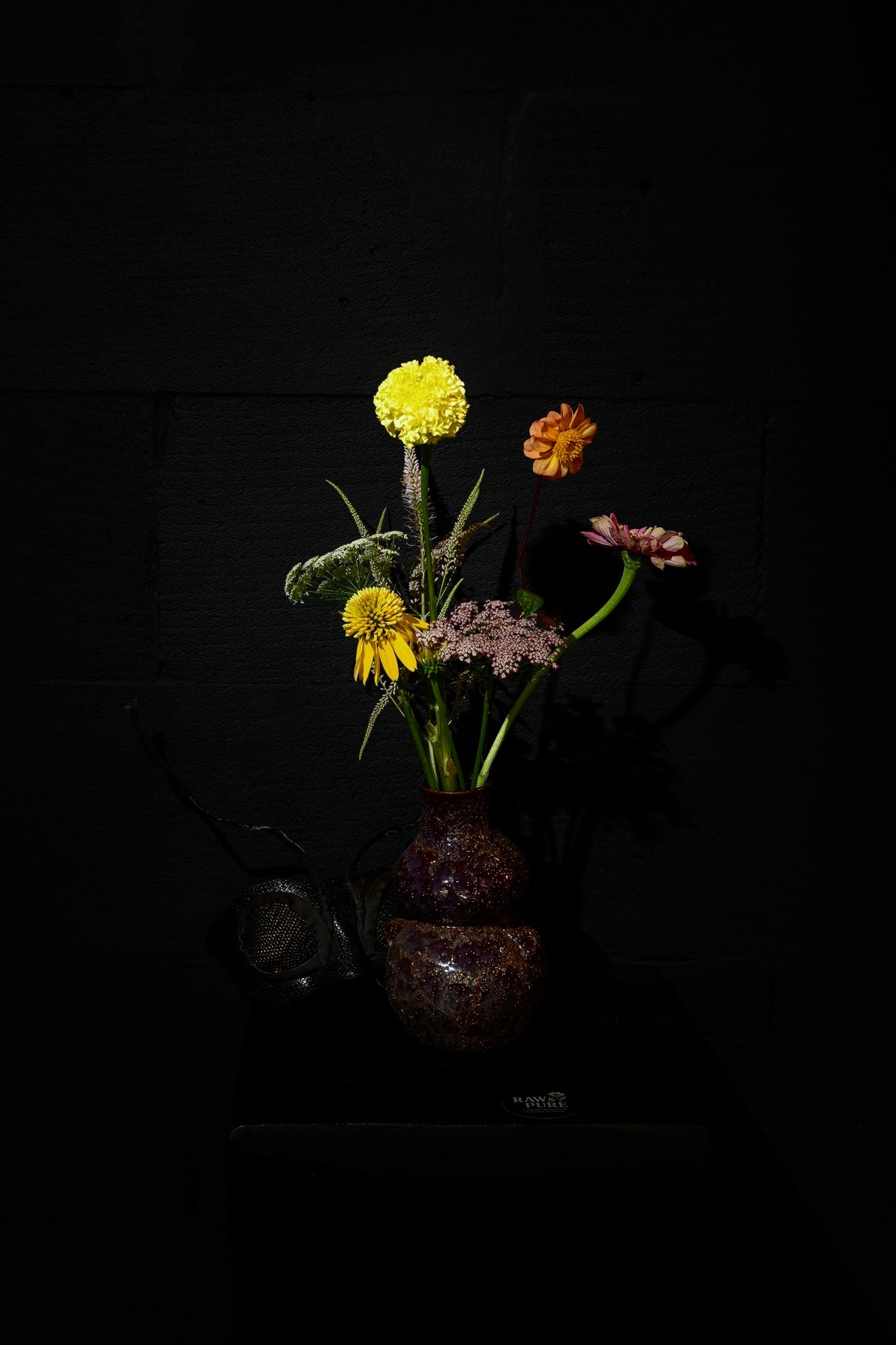 Vaas met Bloemen: De Rauwe Vaas OP =OP